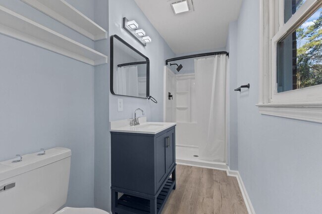 Building Photo - Welcome to the 3 Bed 2 Bath in Fayetteville