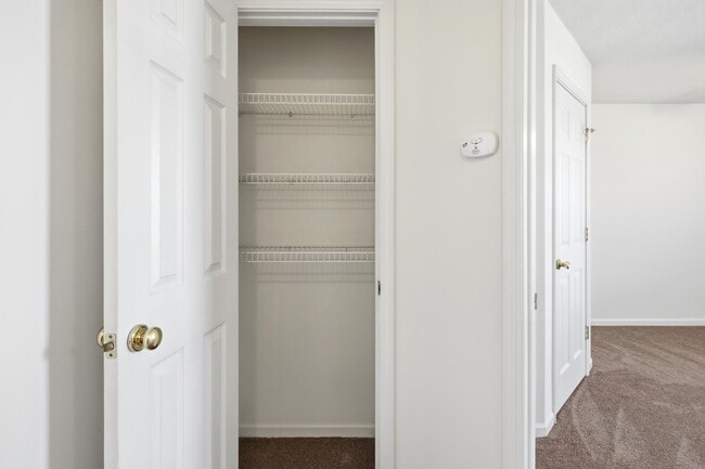 Building Photo - 2413 Northampton Dr