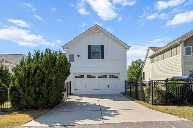 Building Photo - 4 Bedroom Home with Finished Flex Space Ab...