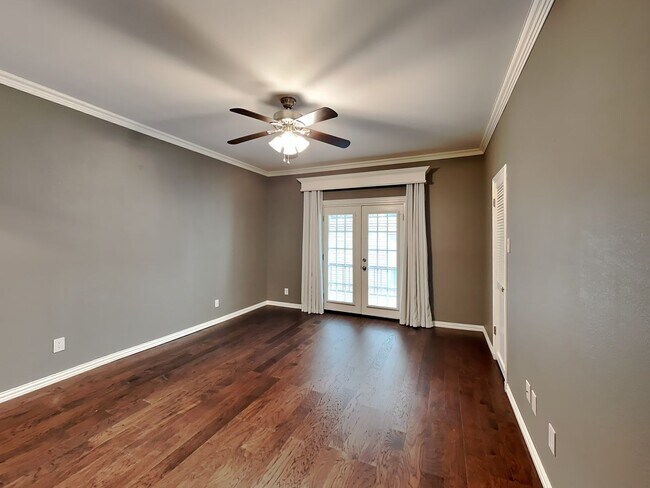 Building Photo - Captivating Condo in the Royale Orleans Ea...