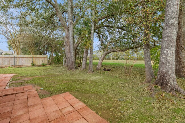 Building Photo - 106 Sandhurst Dr