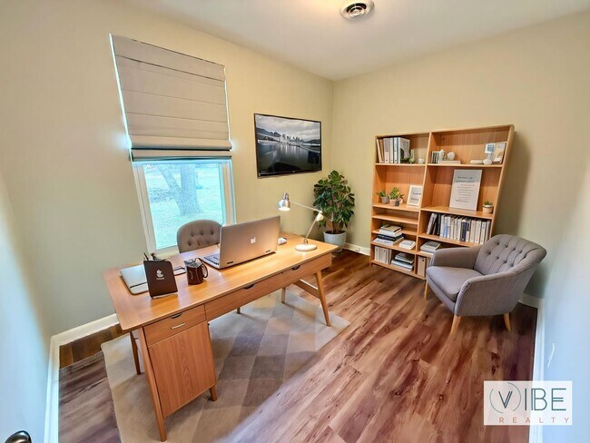 Building Photo - 3 Bedroom 1.5 Bath House w/Large Yard- Easy access to OHB and Nolensville Pk $2100