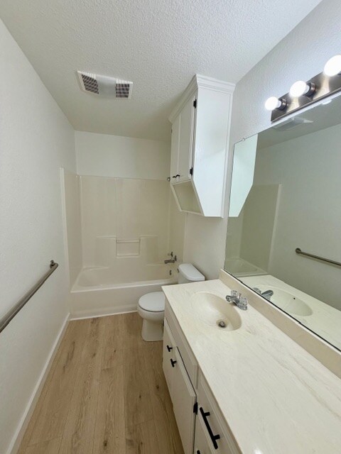 Building Photo - 689 Birdie Ln