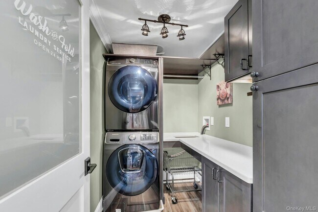 Building Photo - 105 Academy St