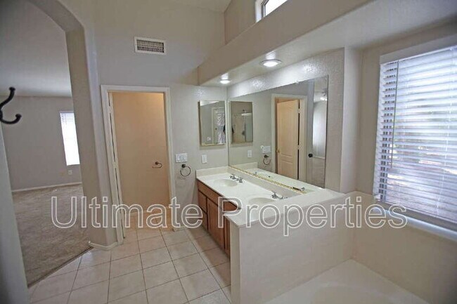 Building Photo - 15256 W Melissa Ln