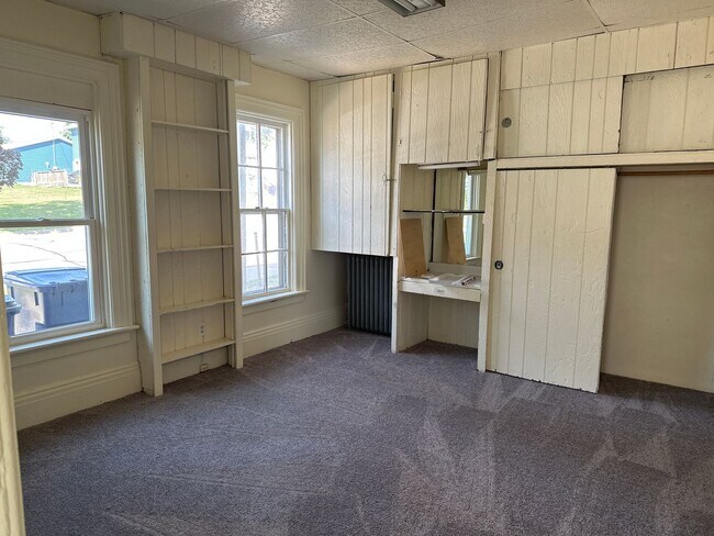 Building Photo - 16 N Washington St