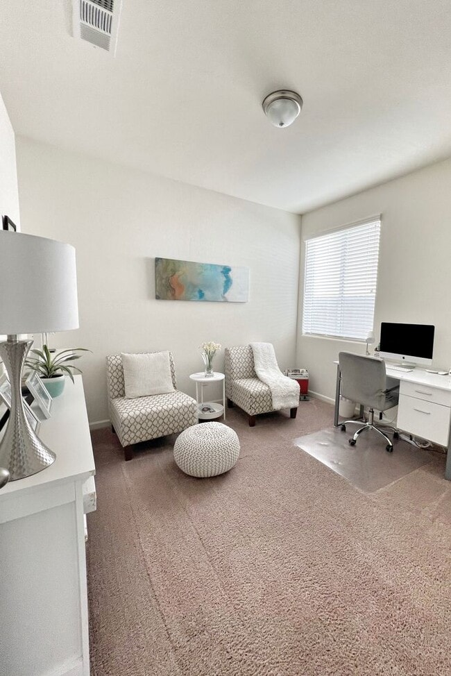 Building Photo - Beautiful Home for rent in Visalia, Ca