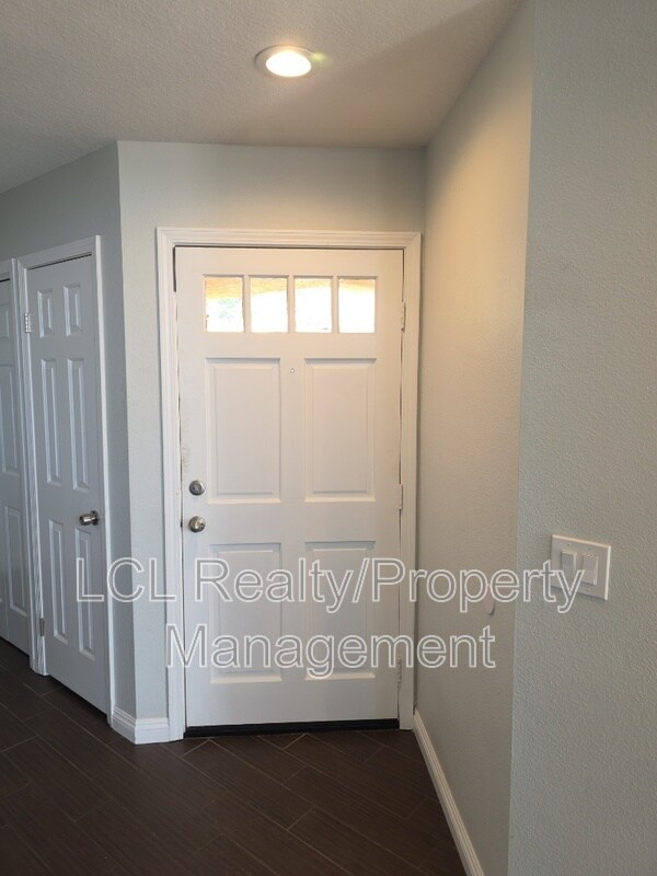 Building Photo - 24099 Golden Pheasant Ln