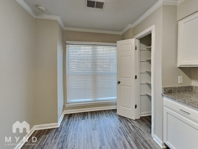 Building Photo - 461 Claircrest Dr