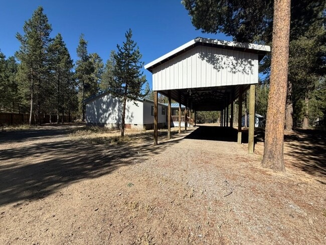 Building Photo - Newly Remodeled Home - Fully Fenced and Gated