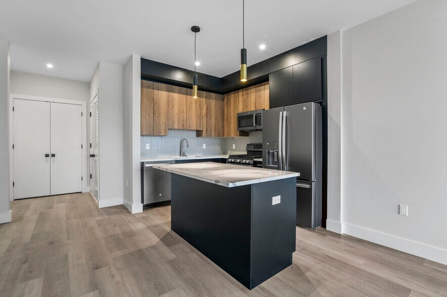 Building Photo - 2021 Jones Rd