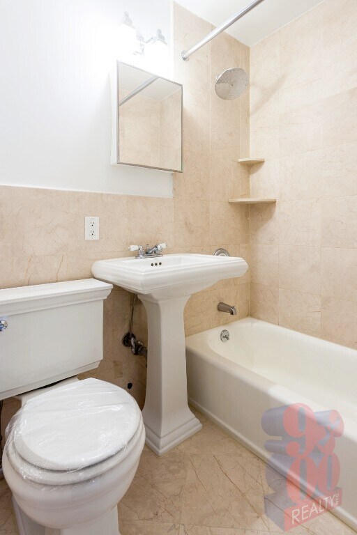 Building Photo - 213 E 26th St