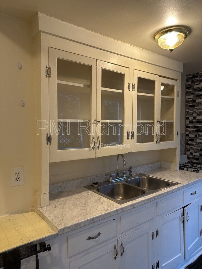 Building Photo - 413 S Laurel St