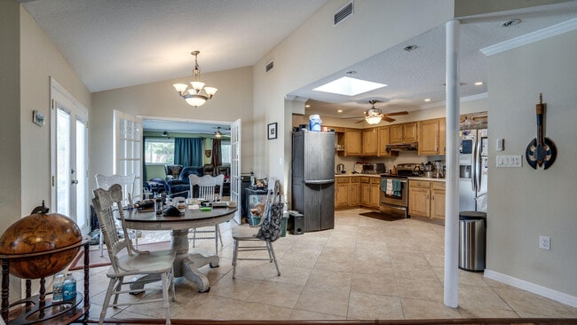 Building Photo - 601 Ironwood Dr