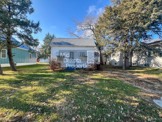 Building Photo - 813 N Sanborn-1 bedroom house with large two car garage
