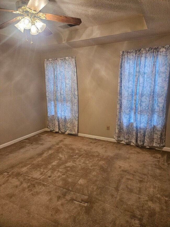 Building Photo - Available Now!   half off first months rent special!