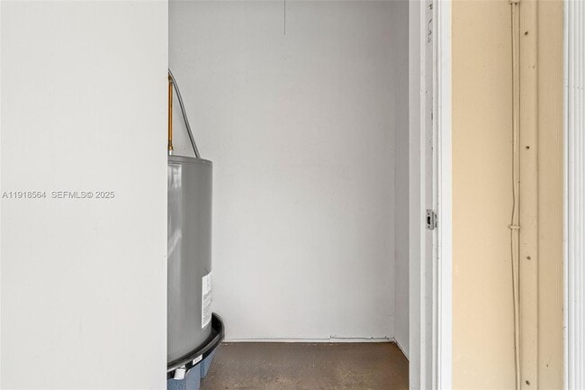 Building Photo - 15504 Sharpecroft Dr