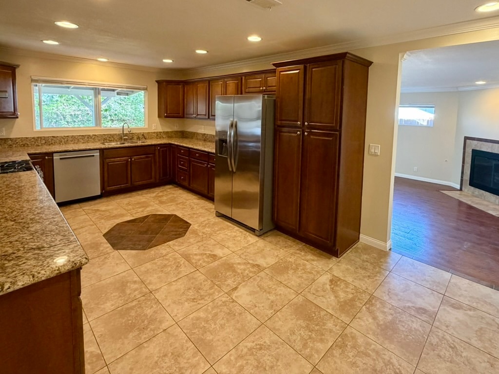 Kitchen - 5527 W Avenue M2