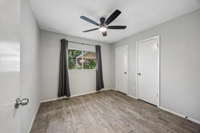 Building Photo - 16723 Colony Bend Dr