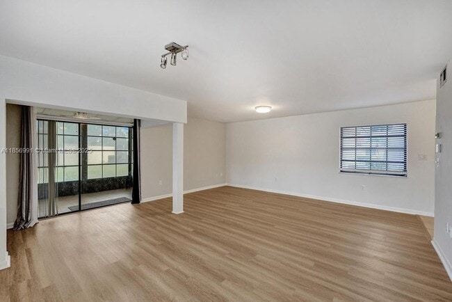 Building Photo - 9540 Sevilla Ln