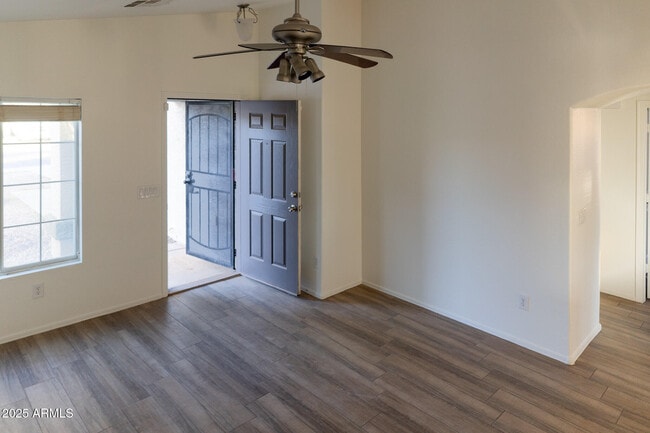 Building Photo - 1759 W Wilson Ave