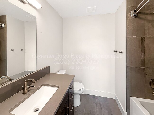 Building Photo - 3033 S Trailwood Way