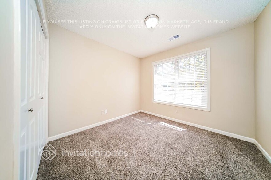 Building Photo - 204 Revolutionary Dr