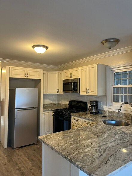 Building Photo - 35 Fairview Ave