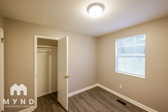 Building Photo - 5827 Dewey Heights Rd