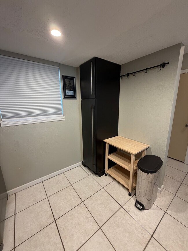 Building Photo - Coastal Living in the Heart of Destin