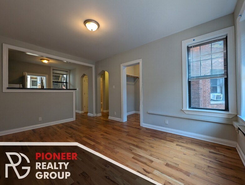 Building Photo - 4407 N Wolcott Ave