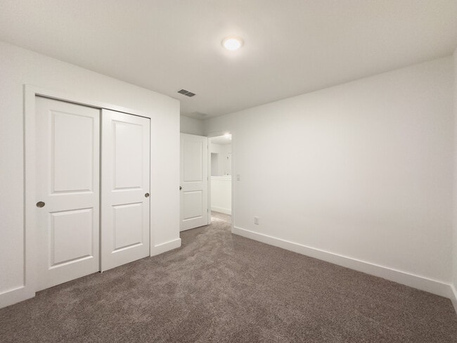 Building Photo - 126 Kingswood Cir