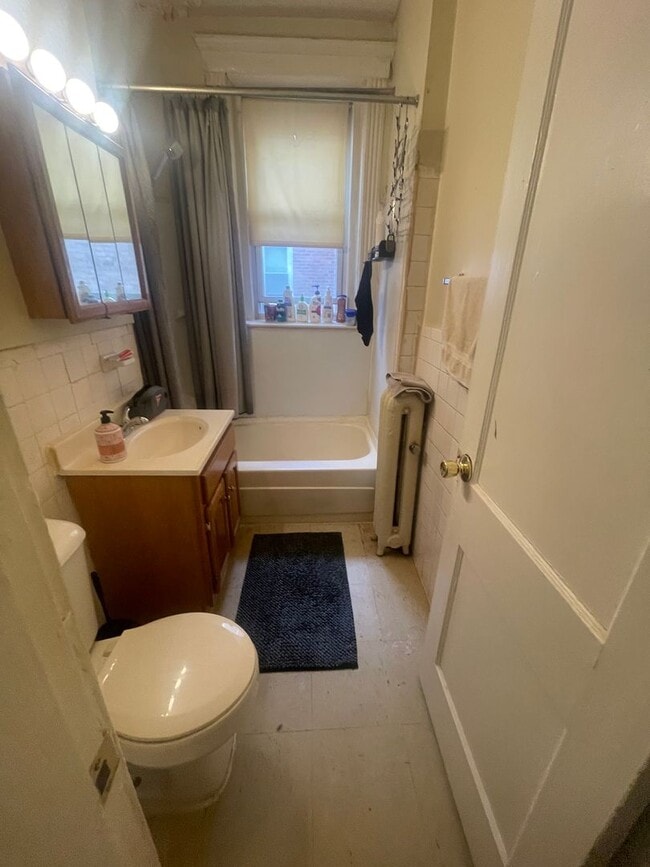 Building Photo - May 1st Studio NO FEE Very Sunny and Spacious, Hardwood Floors, Students Ok Laundry