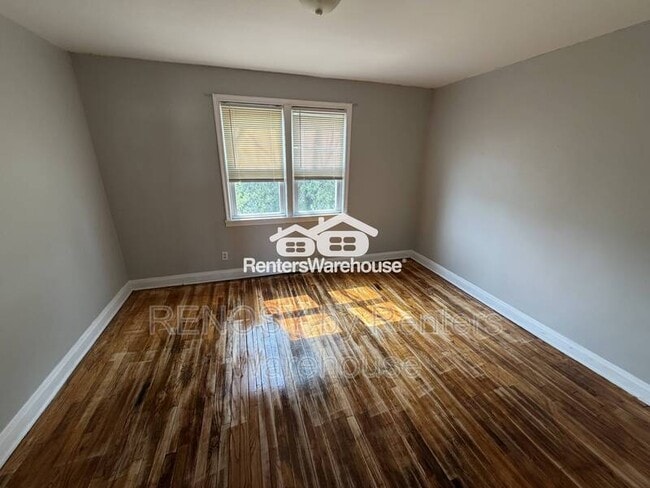 Building Photo - 1038 Iris Ave