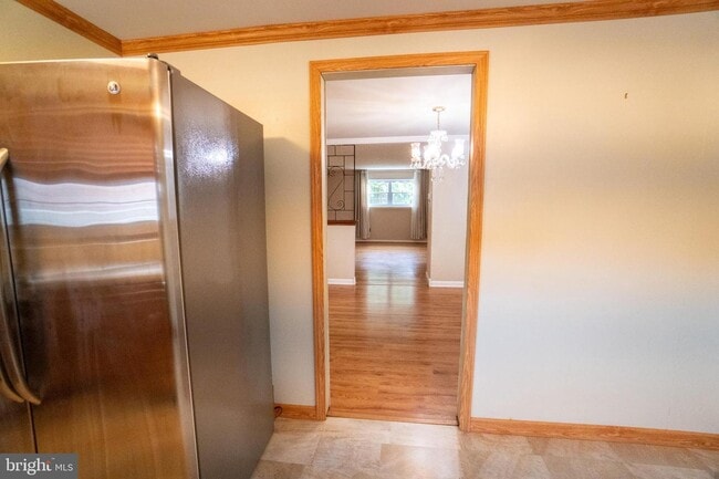 Building Photo - 129 Ridgefield Rd