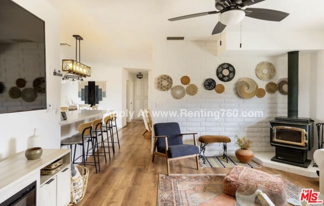 Building Photo - Updated 3 Bed 2 Bath Home on 2.5 Fenced In Acres with paid SOLAR PANELS!!