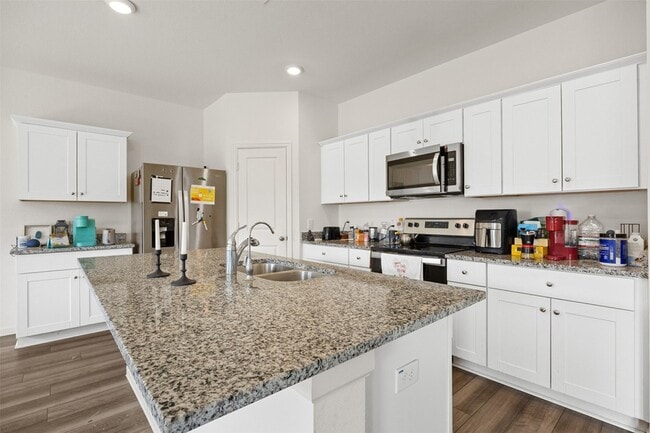 Building Photo - 7826 Pink Dahlia Dr