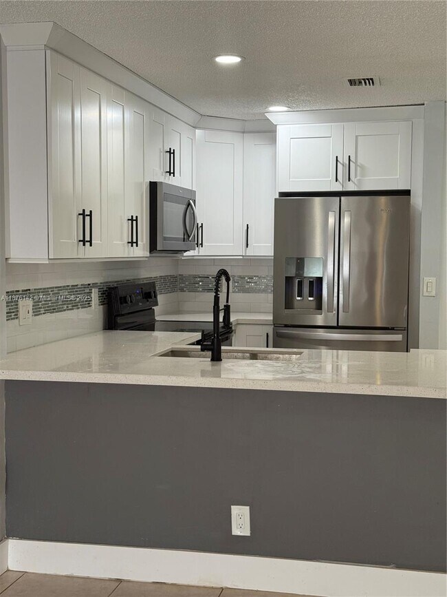 Building Photo - 3275 Coral Ridge Dr