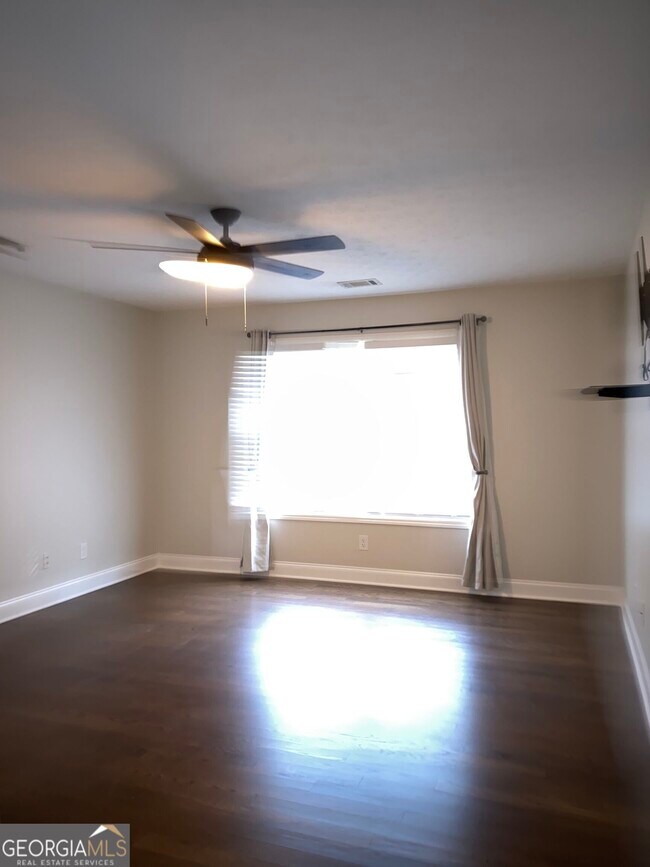 Building Photo - 900 Harbins View Dr