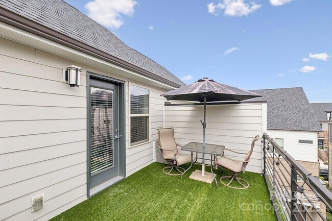 Building Photo - 12106 Brooklyn Ave