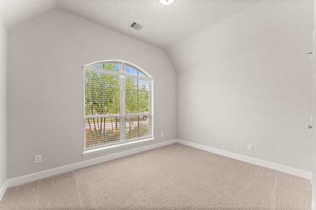 Building Photo - 27114 Sofia Forest Dr