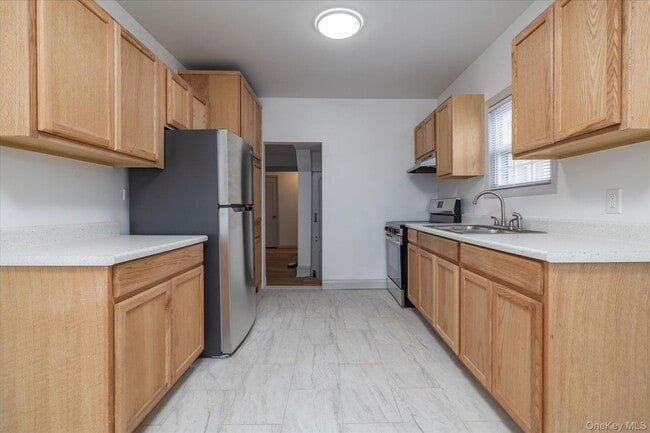 Building Photo - 21 Twin Lawns Ave