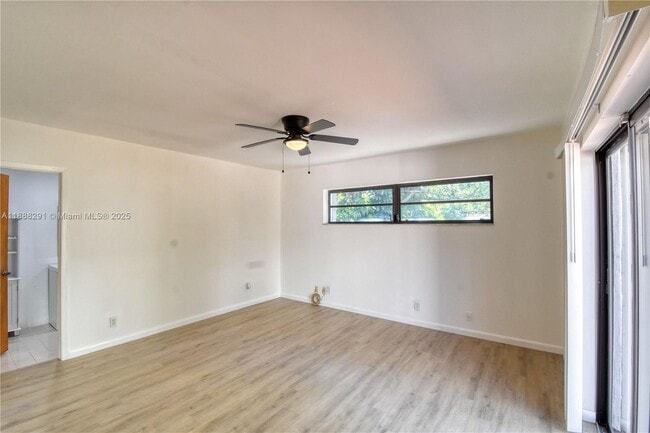 Building Photo - 1550 NE 128th St
