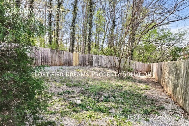 Building Photo - 2203 Maywood St