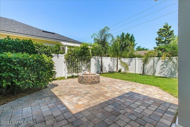 Building Photo - 1021 Seaside Dr N