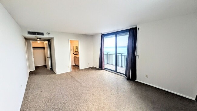 Building Photo - Annual UNfurnished Siesta Key Gulf front 2/2 condo with water views!