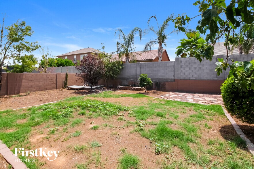 Building Photo - 2465 W Arroyo Way