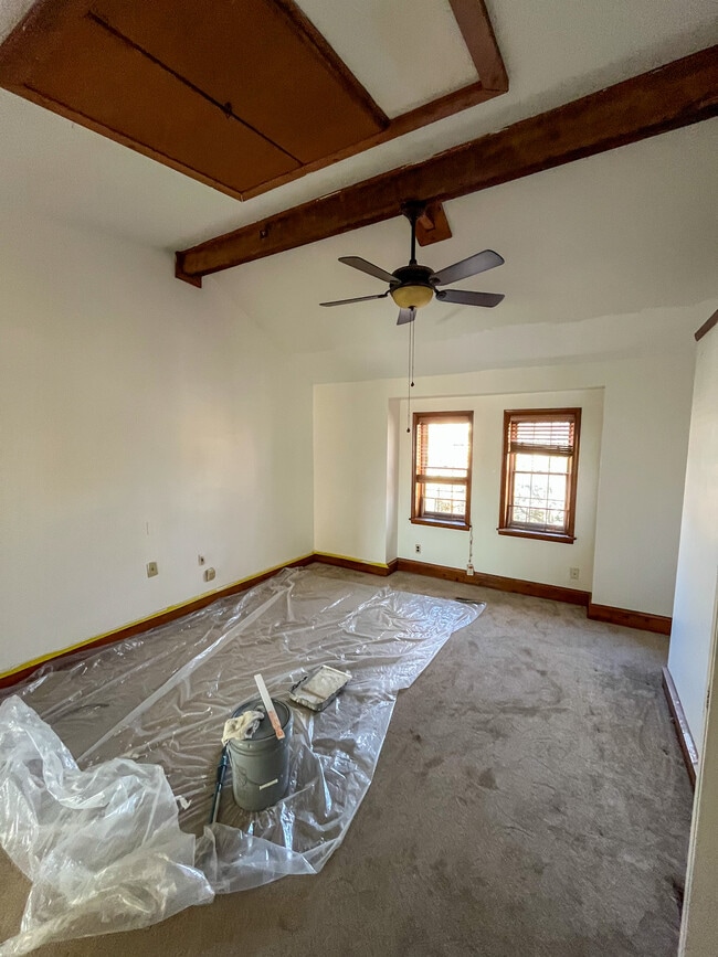 Building Photo - 816 W 9th St