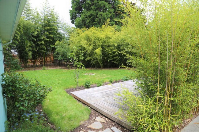 Building Photo - Seriously Spacious 5 bed 2 bath 36x20 Shop Garden Shed