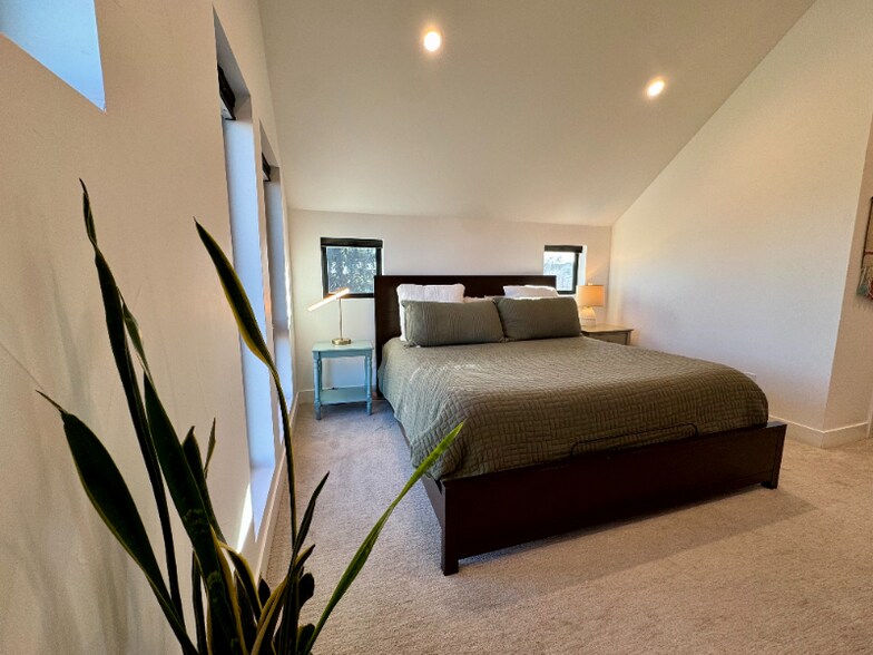 Building Photo - 1401 Yates St